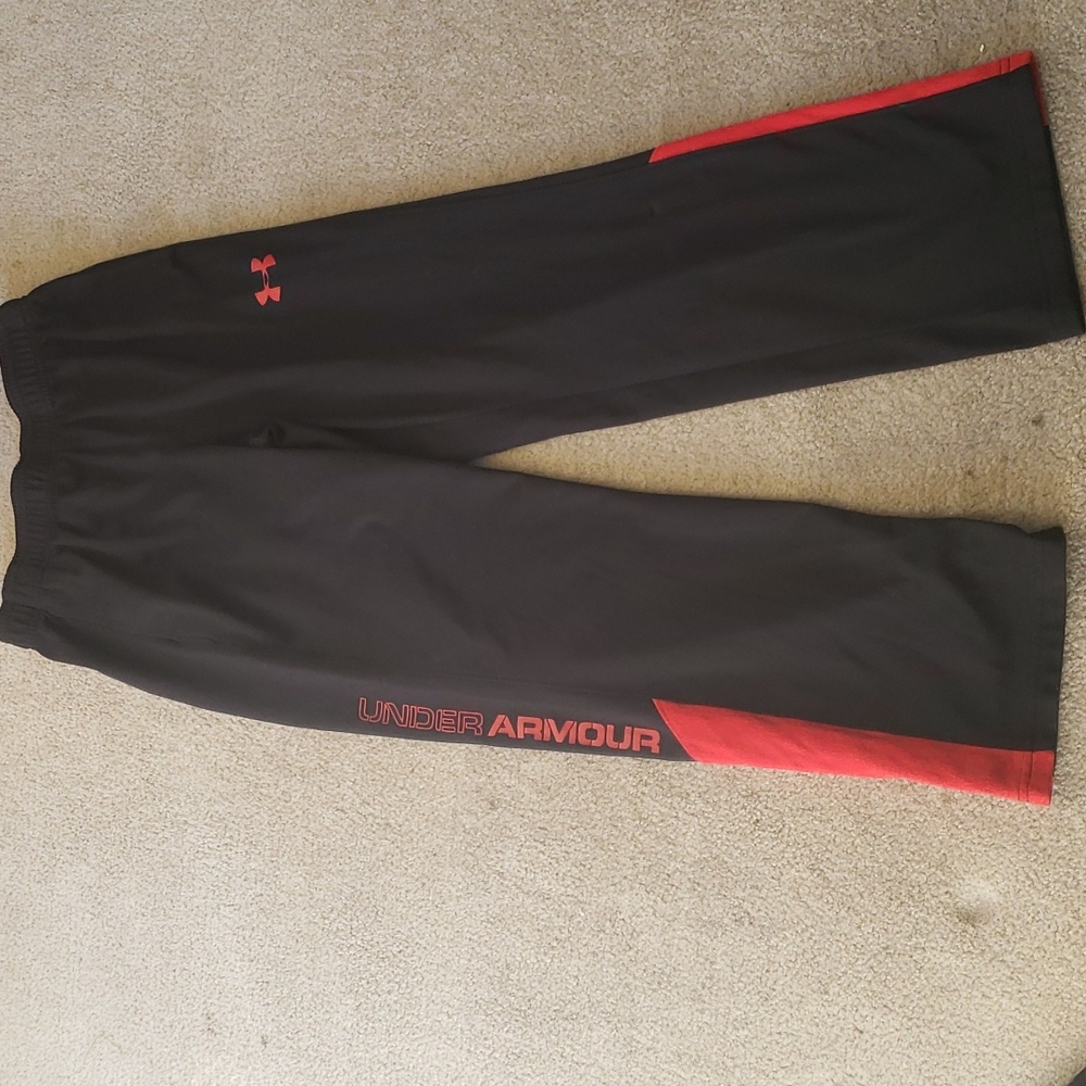 Under armour  boys size md, black